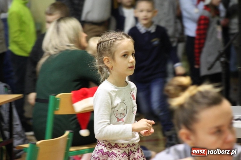 Zdjęcie w galerii na portalu naszraciborz.pl: Jarmark Bożonarodzeniowy i spotkanie z Mikołajem w Borucinie wiadomości z regionu
