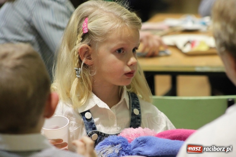 Zdjęcie w galerii na portalu naszraciborz.pl: Jarmark Bożonarodzeniowy i spotkanie z Mikołajem w Borucinie wiadomości z regionu