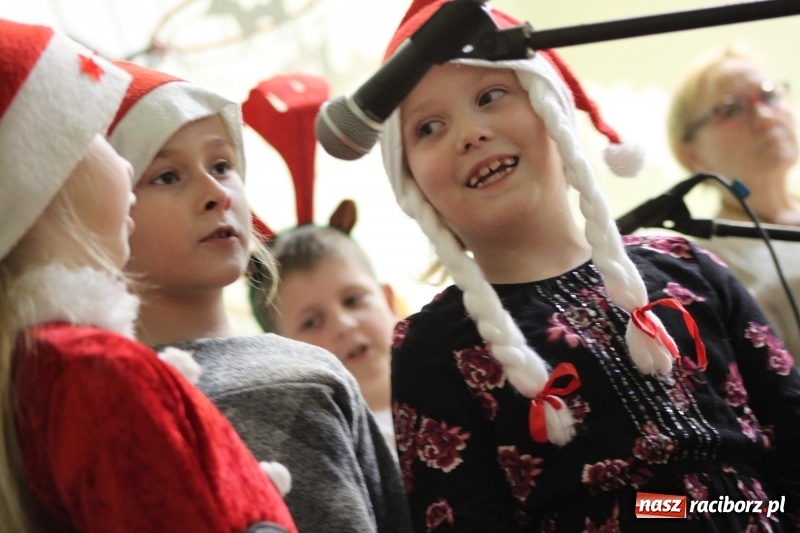 Zdjęcie w galerii na portalu naszraciborz.pl: Jarmark Bożonarodzeniowy i spotkanie z Mikołajem w Borucinie wiadomości z regionu