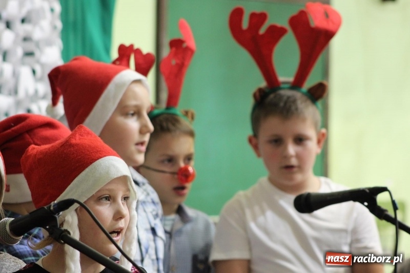 Zdjęcie w galerii na portalu naszraciborz.pl: Jarmark Bożonarodzeniowy i spotkanie z Mikołajem w Borucinie wiadomości z regionu