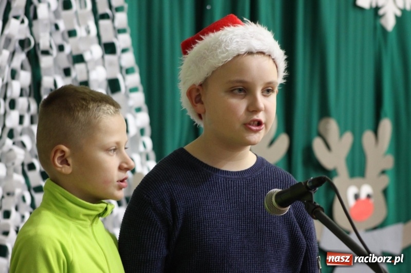 Zdjęcie w galerii na portalu naszraciborz.pl: Jarmark Bożonarodzeniowy i spotkanie z Mikołajem w Borucinie wiadomości z regionu
