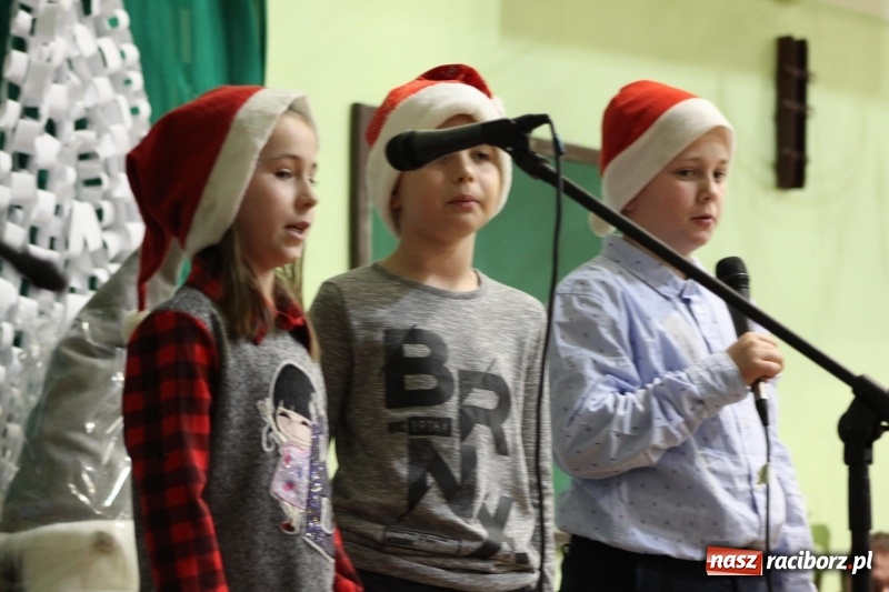 Zdjęcie w galerii na portalu naszraciborz.pl: Jarmark Bożonarodzeniowy i spotkanie z Mikołajem w Borucinie wiadomości z regionu