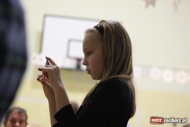 Zdjęcie w galerii na portalu naszraciborz.pl: Jarmark Bożonarodzeniowy i spotkanie z Mikołajem w Borucinie wiadomości z regionu