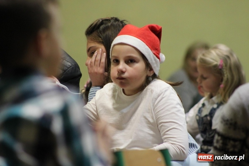 Zdjęcie w galerii na portalu naszraciborz.pl: Jarmark Bożonarodzeniowy i spotkanie z Mikołajem w Borucinie wiadomości z regionu