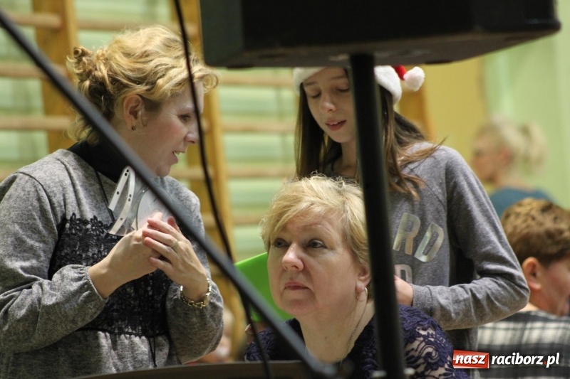 Zdjęcie w galerii na portalu naszraciborz.pl: Jarmark Bożonarodzeniowy i spotkanie z Mikołajem w Borucinie wiadomości z regionu