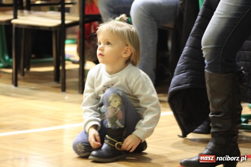 Zdjęcie w galerii na portalu naszraciborz.pl: Jarmark Bożonarodzeniowy i spotkanie z Mikołajem w Borucinie wiadomości z regionu