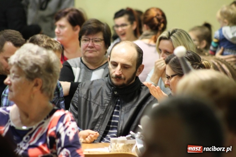 Zdjęcie w galerii na portalu naszraciborz.pl: Jarmark Bożonarodzeniowy i spotkanie z Mikołajem w Borucinie wiadomości z regionu