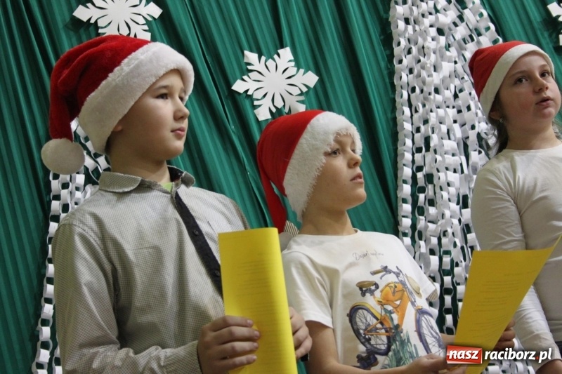 Zdjęcie w galerii na portalu naszraciborz.pl: Jarmark Bożonarodzeniowy i spotkanie z Mikołajem w Borucinie wiadomości z regionu