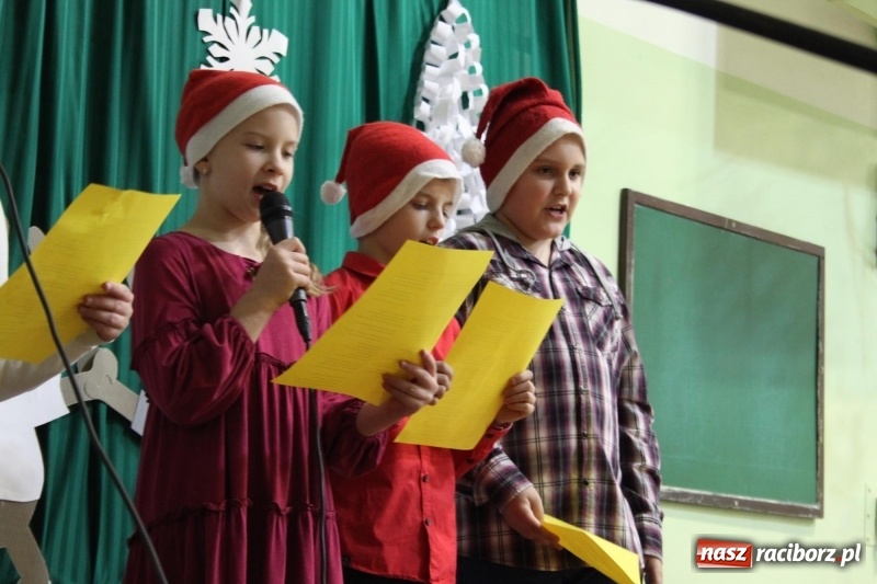 Zdjęcie w galerii na portalu naszraciborz.pl: Jarmark Bożonarodzeniowy i spotkanie z Mikołajem w Borucinie wiadomości z regionu