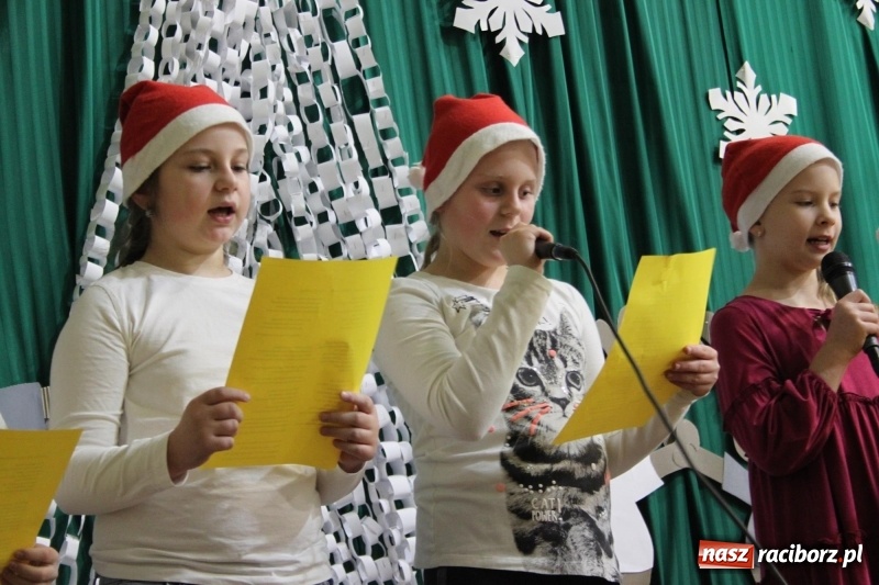 Zdjęcie w galerii na portalu naszraciborz.pl: Jarmark Bożonarodzeniowy i spotkanie z Mikołajem w Borucinie wiadomości z regionu