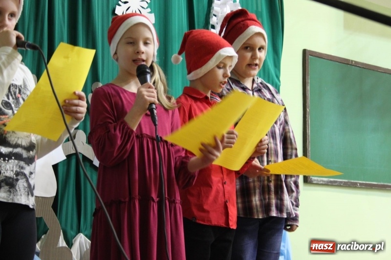 Zdjęcie w galerii na portalu naszraciborz.pl: Jarmark Bożonarodzeniowy i spotkanie z Mikołajem w Borucinie wiadomości z regionu