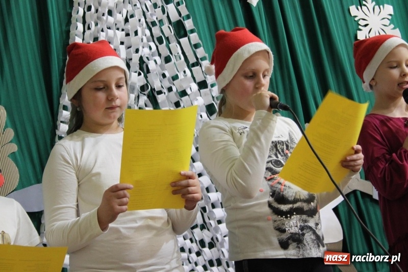 Zdjęcie w galerii na portalu naszraciborz.pl: Jarmark Bożonarodzeniowy i spotkanie z Mikołajem w Borucinie wiadomości z regionu