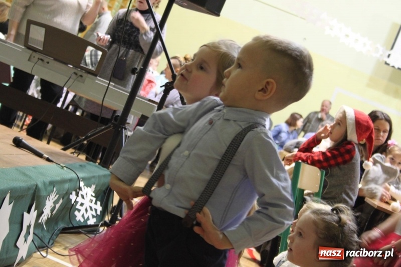 Zdjęcie w galerii na portalu naszraciborz.pl: Jarmark Bożonarodzeniowy i spotkanie z Mikołajem w Borucinie wiadomości z regionu
