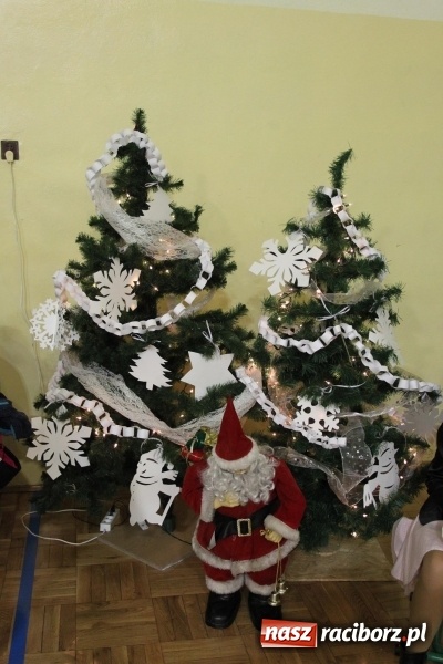 Zdjęcie w galerii na portalu naszraciborz.pl: Jarmark Bożonarodzeniowy i spotkanie z Mikołajem w Borucinie wiadomości z regionu