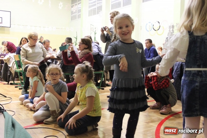 Zdjęcie w galerii na portalu naszraciborz.pl: Jarmark Bożonarodzeniowy i spotkanie z Mikołajem w Borucinie wiadomości z regionu