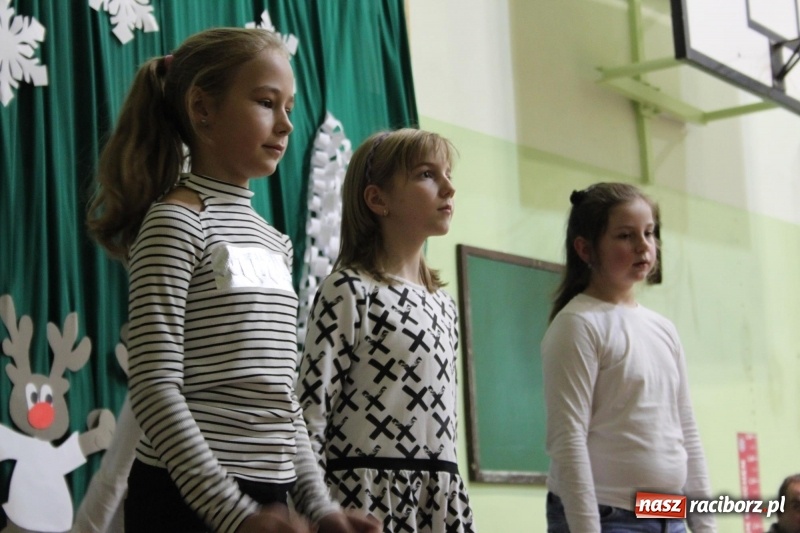 Zdjęcie w galerii na portalu naszraciborz.pl: Jarmark Bożonarodzeniowy i spotkanie z Mikołajem w Borucinie wiadomości z regionu