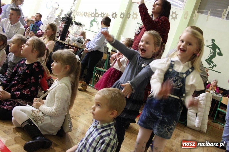 Zdjęcie w galerii na portalu naszraciborz.pl: Jarmark Bożonarodzeniowy i spotkanie z Mikołajem w Borucinie wiadomości z regionu