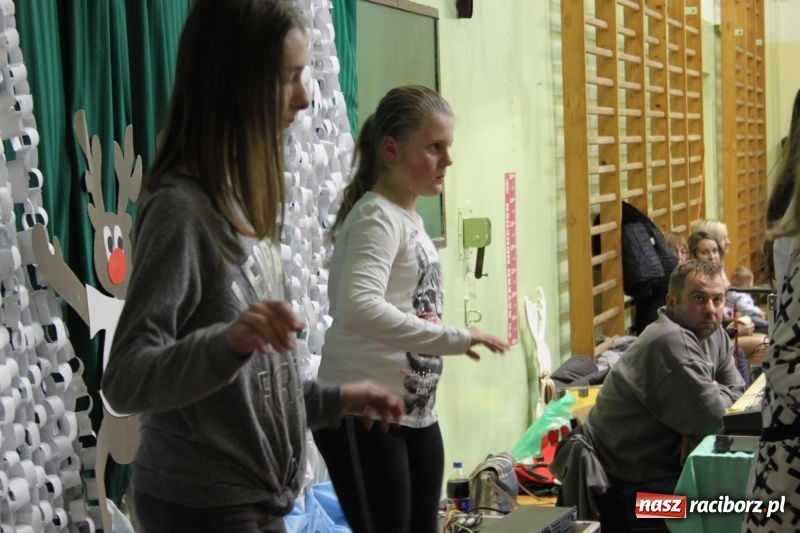 Zdjęcie w galerii na portalu naszraciborz.pl: Jarmark Bożonarodzeniowy i spotkanie z Mikołajem w Borucinie wiadomości z regionu