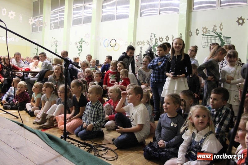 Zdjęcie w galerii na portalu naszraciborz.pl: Jarmark Bożonarodzeniowy i spotkanie z Mikołajem w Borucinie wiadomości z regionu