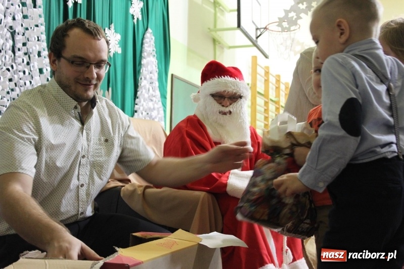 Zdjęcie w galerii na portalu naszraciborz.pl: Jarmark Bożonarodzeniowy i spotkanie z Mikołajem w Borucinie wiadomości z regionu