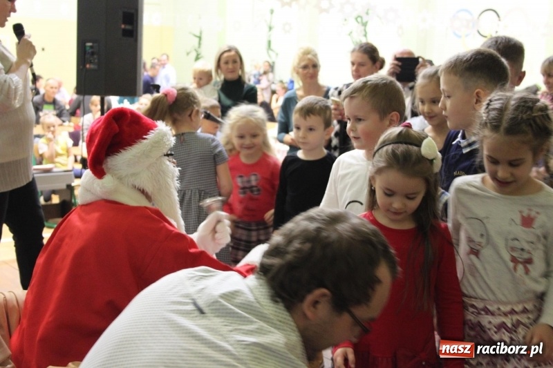 Zdjęcie w galerii na portalu naszraciborz.pl: Jarmark Bożonarodzeniowy i spotkanie z Mikołajem w Borucinie wiadomości z regionu