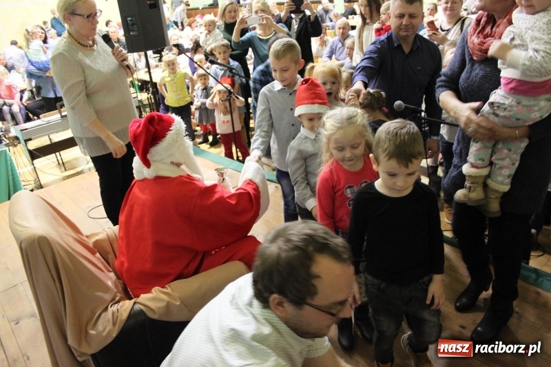 Zdjęcie w galerii na portalu naszraciborz.pl: Jarmark Bożonarodzeniowy i spotkanie z Mikołajem w Borucinie wiadomości z regionu