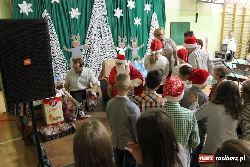 Zdjęcie w galerii na portalu naszraciborz.pl: Jarmark Bożonarodzeniowy i spotkanie z Mikołajem w Borucinie wiadomości z regionu