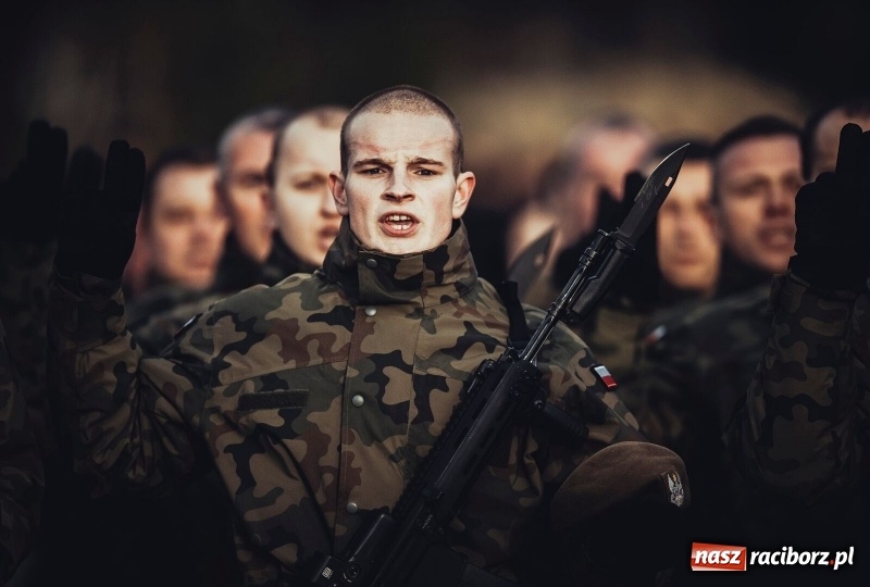 Zdjęcie w galerii na portalu naszraciborz.pl: Ostatnia przysięga terytorialsów w 2018 roku wiadomości z regionu