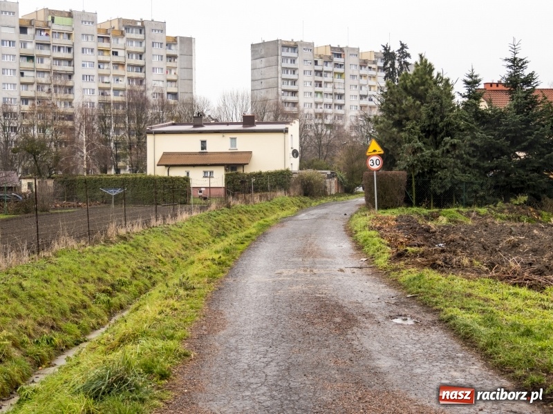 Zdjęcie w galerii na portalu naszraciborz.pl: Polówka, księżycówka i rondo przy Mechaniku. Prezydent szuka pomysłu jak usprawnić ruch w Raciborzu wiadomości z regionu