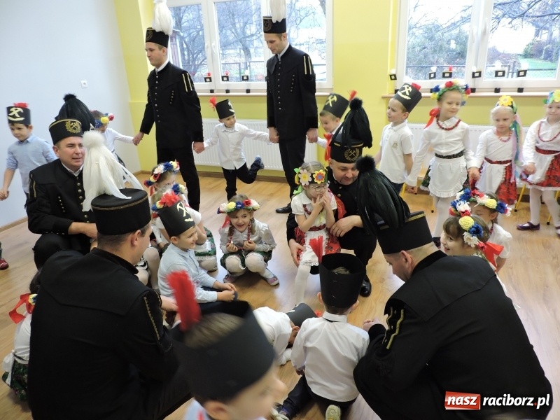 Zdjęcie w galerii na portalu naszraciborz.pl: W Brzeziu nad Odrą zabrzmiała górnicza orkiestra  wiadomości z regionu