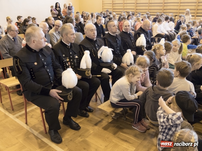 Zdjęcie w galerii na portalu naszraciborz.pl: Górnicy z Markowic świętowali z uczniami  wiadomości z regionu
