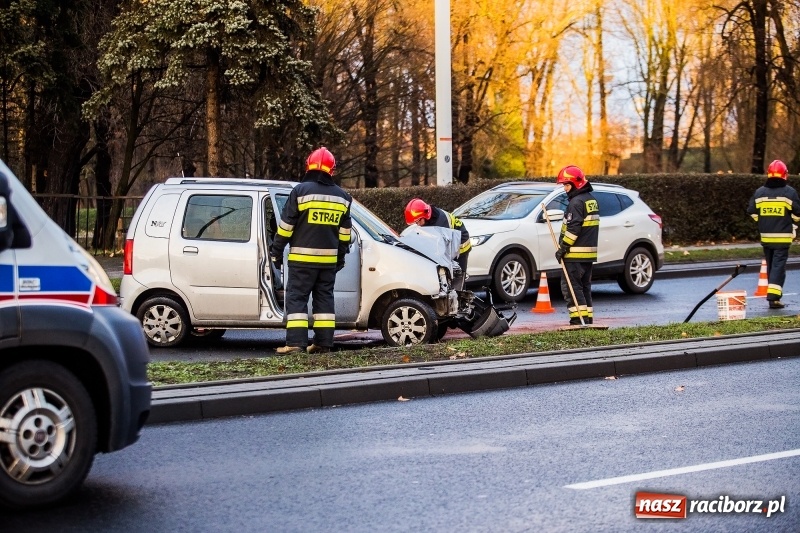 Zdjęcie w galerii na portalu naszraciborz.pl: Brawura na Odrostradzie nie popłaca. Kolejny samochód wypadł z zakrętu wiadomości z regionu