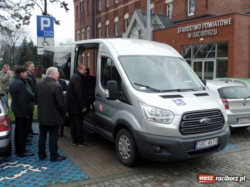 Zdjęcie w galerii na portalu naszraciborz.pl: Warsztaty Terapii Zajęciowej mają nowego transita  wiadomości z regionu