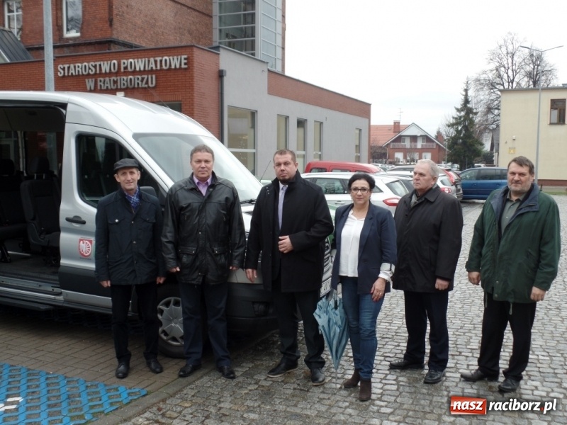 Zdjęcie w galerii na portalu naszraciborz.pl: Warsztaty Terapii Zajęciowej mają nowego transita  wiadomości z regionu