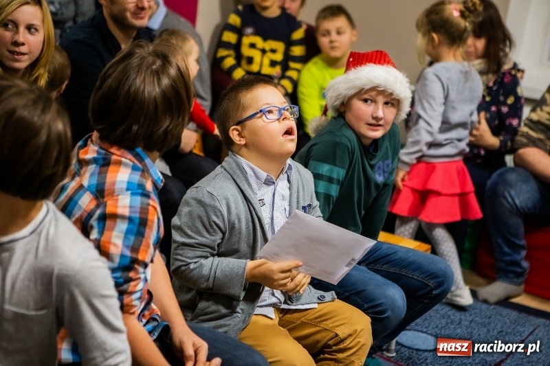 Zdjęcie w galerii na portalu naszraciborz.pl: Spotkanie mikołajkowe w Stowarzyszeniu Spektrum wiadomości z regionu