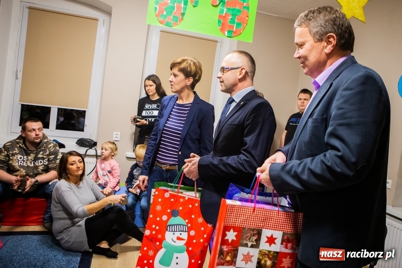 Zdjęcie w galerii na portalu naszraciborz.pl: Spotkanie mikołajkowe w Stowarzyszeniu Spektrum wiadomości z regionu