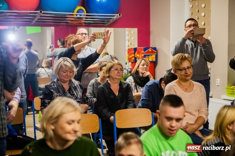 Zdjęcie w galerii na portalu naszraciborz.pl: Spotkanie mikołajkowe w Stowarzyszeniu Spektrum wiadomości z regionu