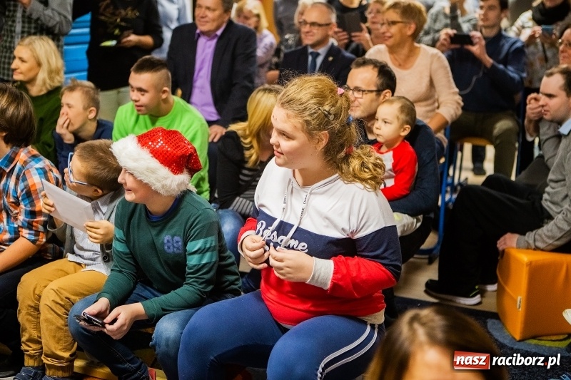 Zdjęcie w galerii na portalu naszraciborz.pl: Spotkanie mikołajkowe w Stowarzyszeniu Spektrum wiadomości z regionu