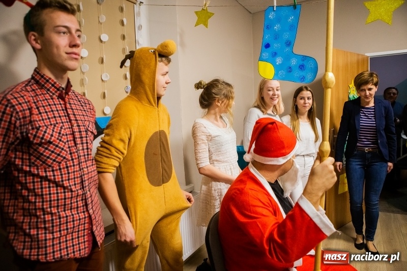 Zdjęcie w galerii na portalu naszraciborz.pl: Spotkanie mikołajkowe w Stowarzyszeniu Spektrum wiadomości z regionu