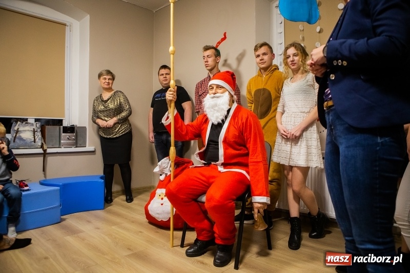 Zdjęcie w galerii na portalu naszraciborz.pl: Spotkanie mikołajkowe w Stowarzyszeniu Spektrum wiadomości z regionu