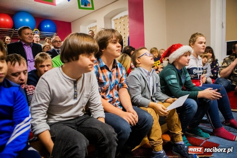 Zdjęcie w galerii na portalu naszraciborz.pl: Spotkanie mikołajkowe w Stowarzyszeniu Spektrum wiadomości z regionu