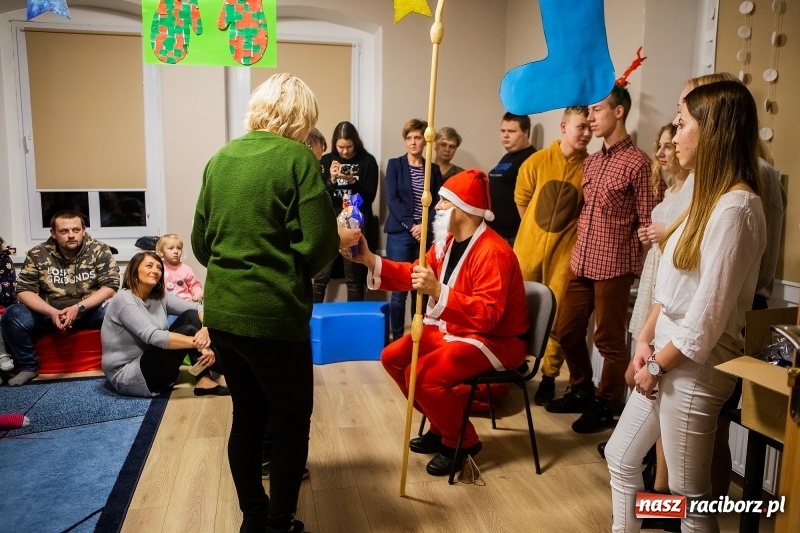 Zdjęcie w galerii na portalu naszraciborz.pl: Spotkanie mikołajkowe w Stowarzyszeniu Spektrum wiadomości z regionu