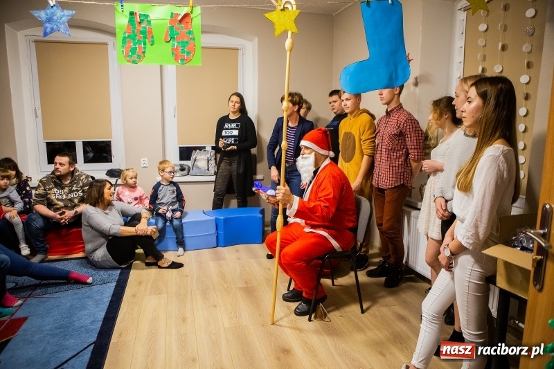 Zdjęcie w galerii na portalu naszraciborz.pl: Spotkanie mikołajkowe w Stowarzyszeniu Spektrum wiadomości z regionu