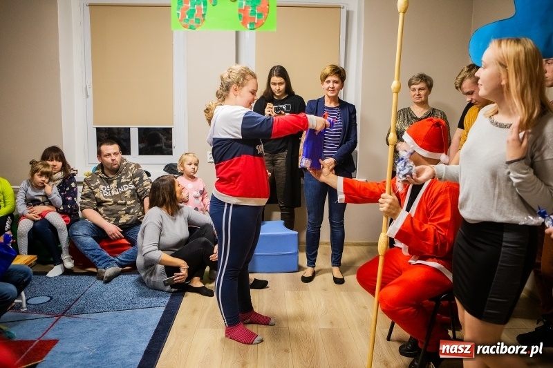 Zdjęcie w galerii na portalu naszraciborz.pl: Spotkanie mikołajkowe w Stowarzyszeniu Spektrum wiadomości z regionu