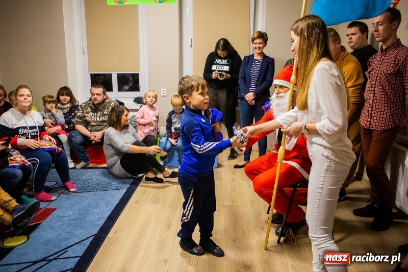 Zdjęcie w galerii na portalu naszraciborz.pl: Spotkanie mikołajkowe w Stowarzyszeniu Spektrum wiadomości z regionu