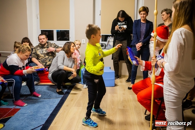 Zdjęcie w galerii na portalu naszraciborz.pl: Spotkanie mikołajkowe w Stowarzyszeniu Spektrum wiadomości z regionu