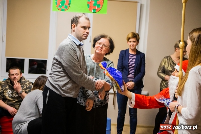 Zdjęcie w galerii na portalu naszraciborz.pl: Spotkanie mikołajkowe w Stowarzyszeniu Spektrum wiadomości z regionu