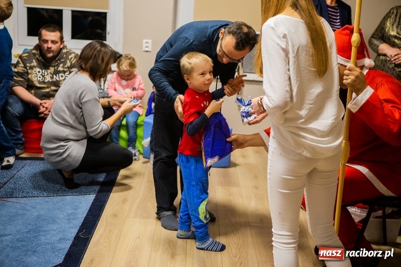 Zdjęcie w galerii na portalu naszraciborz.pl: Spotkanie mikołajkowe w Stowarzyszeniu Spektrum wiadomości z regionu