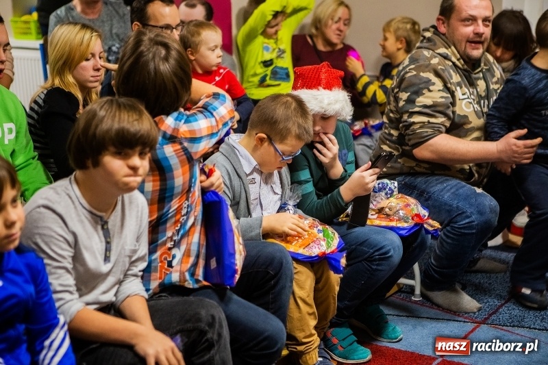 Zdjęcie w galerii na portalu naszraciborz.pl: Spotkanie mikołajkowe w Stowarzyszeniu Spektrum wiadomości z regionu