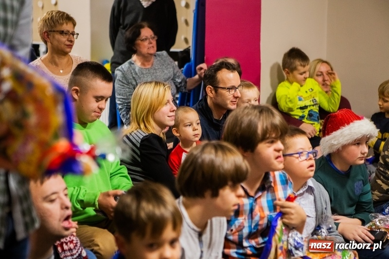 Zdjęcie w galerii na portalu naszraciborz.pl: Spotkanie mikołajkowe w Stowarzyszeniu Spektrum wiadomości z regionu